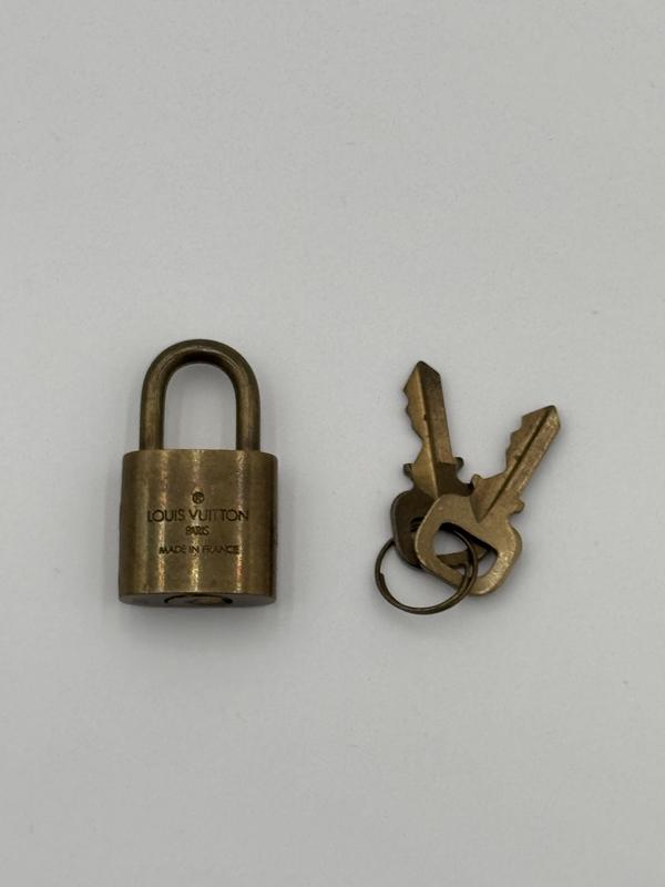 Louis orders Vuitton Lock & Key Set (Bagcharm)